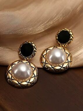 *** Classic Gold Pearl Drop Earrings with Black Accent